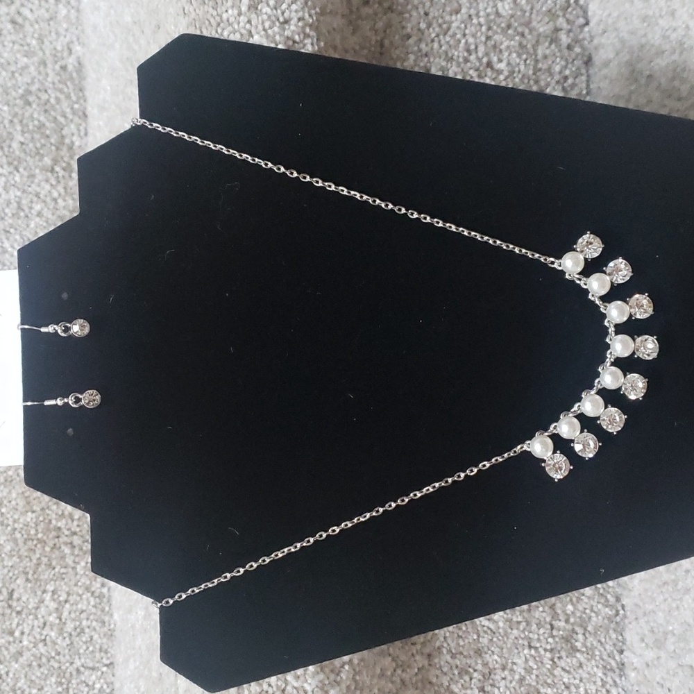 Elegant pearl and clear stone necklace and earring set